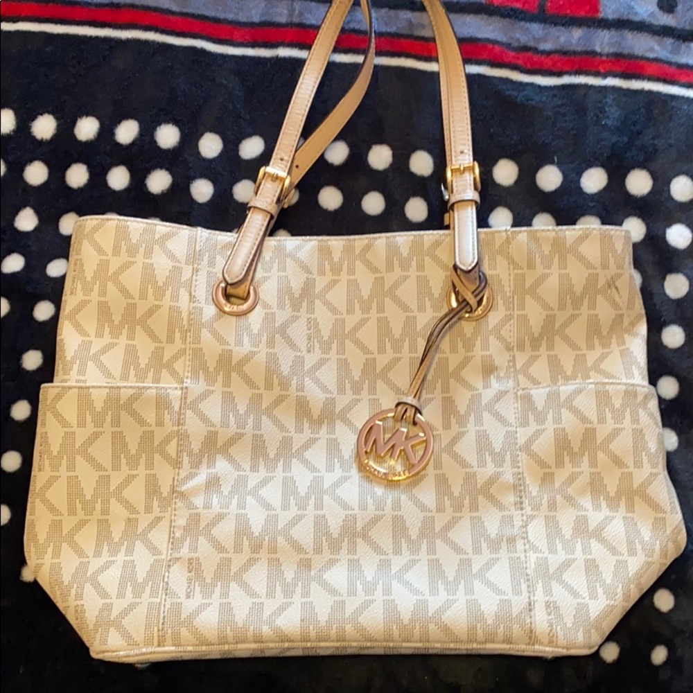 Michael Kors - Picture 1 of 3
